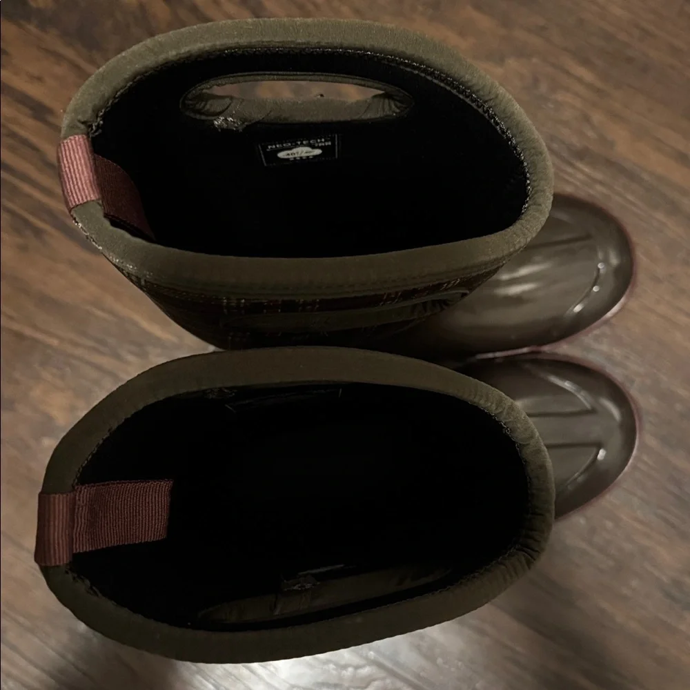 Bogs Dark Brown Plaid Boots with Pink Highlights, Like New, Sz 7